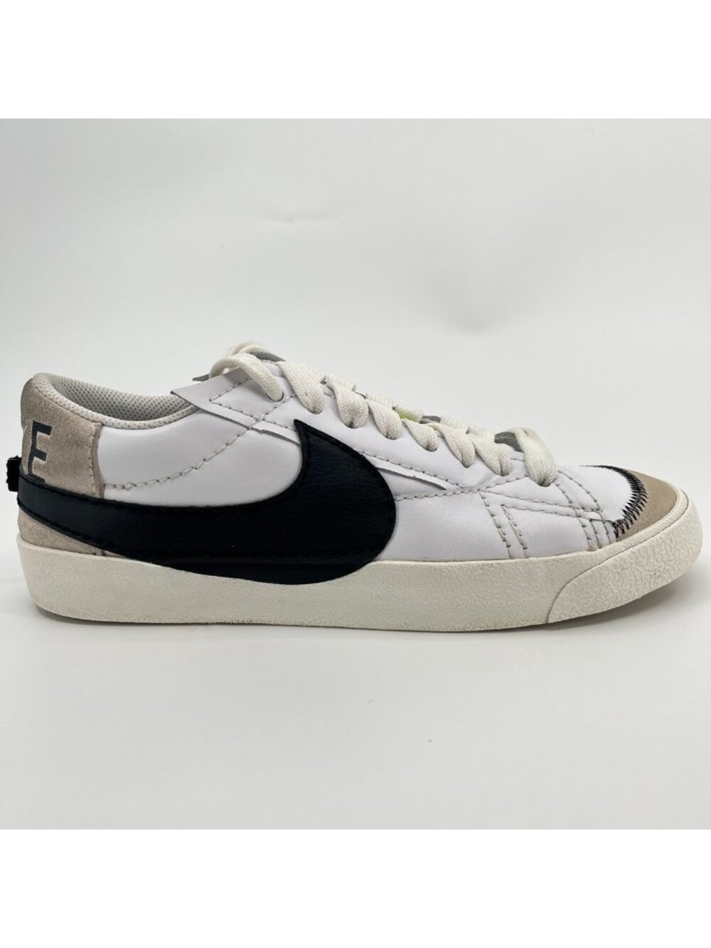 Nike Blazer Low 77 Jumbo Womens Size 10.5 White Athletic Leather Shoes Sneakers